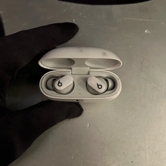 Beats by Dre White Earbud Headphones